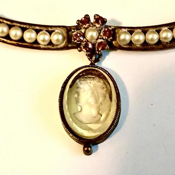 NWT SWEET ROMANCE USA Intaglio Cameo Necklace 20" - Picture 6 of 8